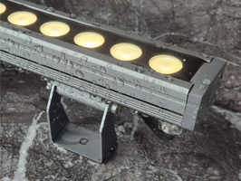 Extruded Aluminuim housing,tempered glass,structure waterproof design.